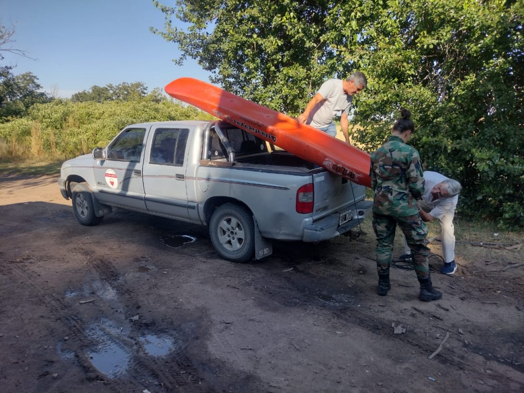 Patrulla Rural: Parte de prensa sobre el hallazgo de un Kayaks que pertenece al  Club de Pesca Las Acollaradas