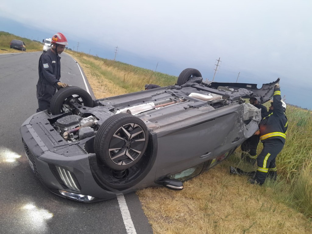Fuerte impacto entre dos vehículos en ruta 65