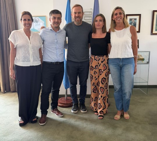 La Secretaría de Hacienda fortalece el área de compras y contrataciones: formalizaron una visita de trabajo al Municipio de Ezeiza