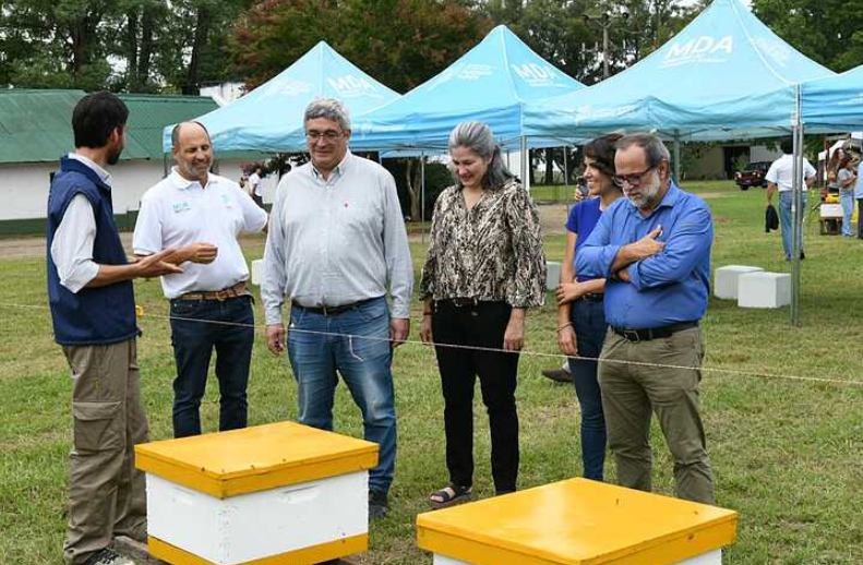 Gobierno PBA: El ministro Javier Rodríguez relanzó una línea de financiamiento para apoyar al sector apícola