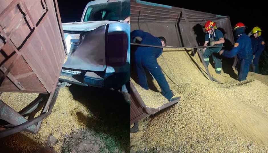 Bomberos Voluntarios trabajaron para recuperar una tolva que era remolcada con una camioneta