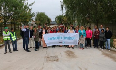 INCLUYE 100MTS DE DESAGÜES PLUVIALES: El Intendente Bucca inauguró pavimento en Pirovano