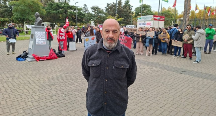 ATRAMUBO march&oacute; hacia el Centro C&iacute;vico y luego ingresaron al recinto del Concejo Deliberante, para hacer visibilizar su protesta