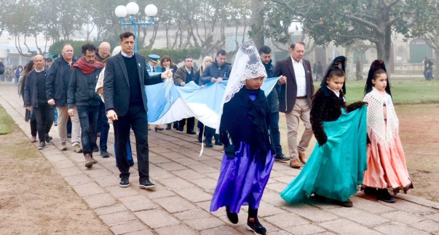 25  de Mayo: La Fiesta Patria uni&oacute; a todo el Partido, en Urdampilleta 