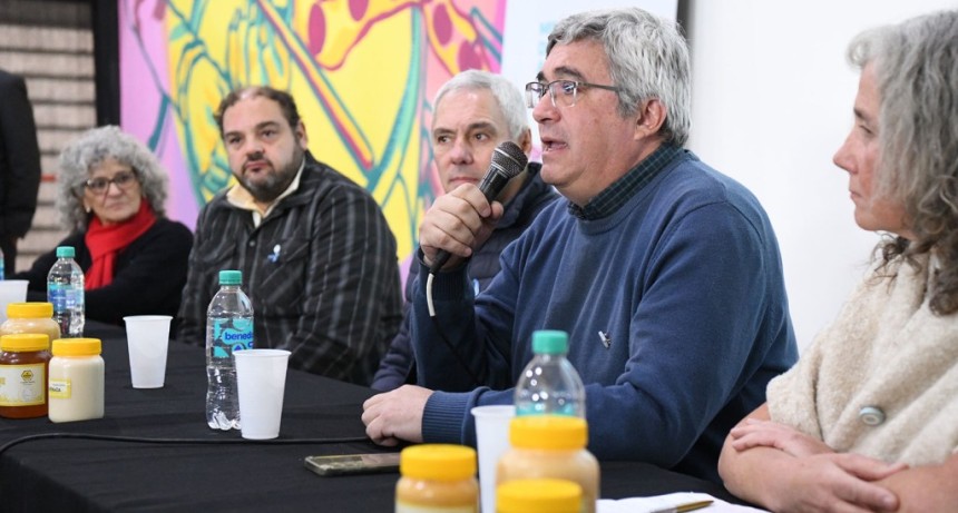 Javier Rodr&iacute;guez encabez&oacute; la apertura del 6&deg; Congreso Ap&iacute;cola del Periurbano: 