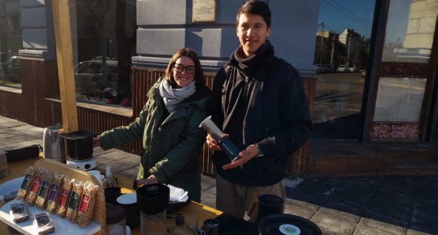 El arte de vender un buen cafe (Blendearte): Tomás Serra y Camila Francisco son Baristas y suman una rica y sabrosa experiencia