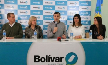 Salón Verde: El Intendente Bucca encabezó un acto de firma de escrituras para 56 familias