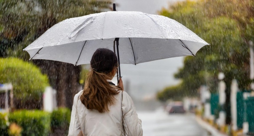 El fin de semana largo comienza con frío y de a poco llegarán las tormentas