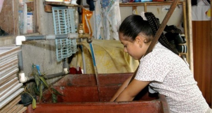 Las adolescentes de Argentina dedican el doble de tiempo al trabajo doméstico que los varones