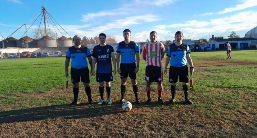 Indios y Gallegos jugaron el cl&aacute;sico con dientes apretados, sin dar la m&iacute;nima ventaja en todos los sectores de la cancha, y empataron 1 a 1. FM 10 Radio Ciudad habl&oacute; con los t&eacute;cnicos y goleadores de ambos equipos
