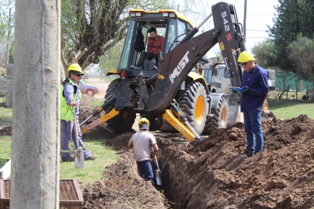 Urdampilleta: El Intendente Pisano recorrió el avance de la Obra de Cloacas con el titular del ENHOSA, NéstorÁlvarez