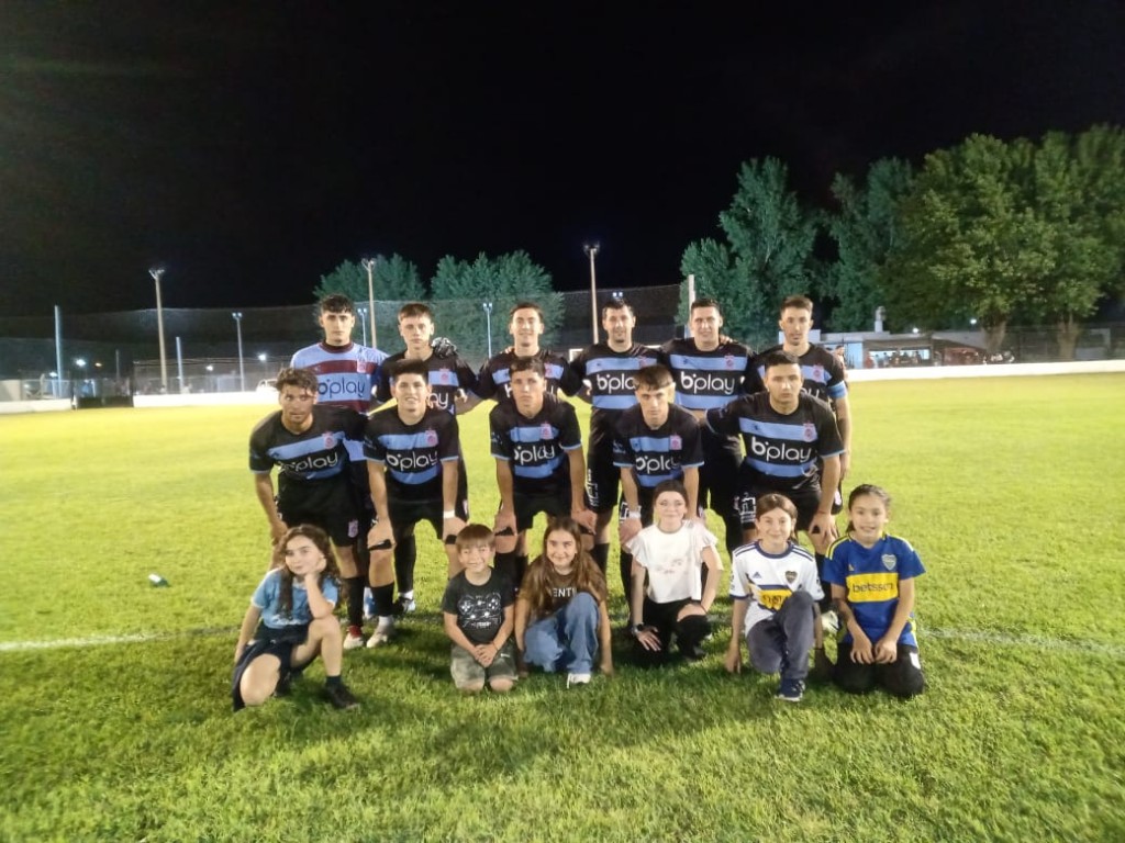 Balonpié ganó y es líder absoluto del Torneo Oficial, y FM 10 habló con las figuras del partido 