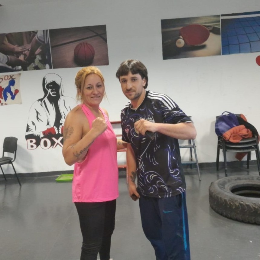 Silvina G&oacute;mez: &ldquo;&Eacute;l sabe boxear, sabe lo que tiene que hacer, yo no le exijo nada, m&aacute;s que entrenarlo y ayudarlo lo que m&aacute;s podamos&rdquo;