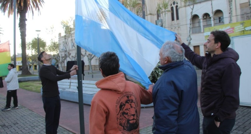 El Intendente oficializ&oacute; el "Paseo de la Hermandad Sudamericana" junto al personal municipal 