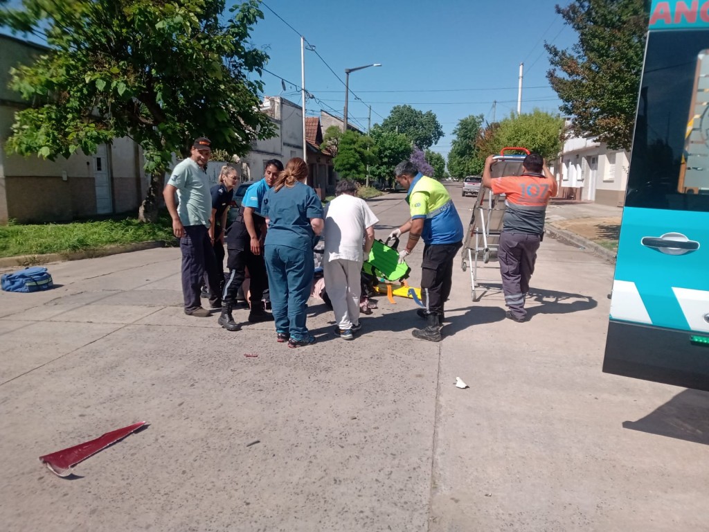 Colsión entre un auto y una moto