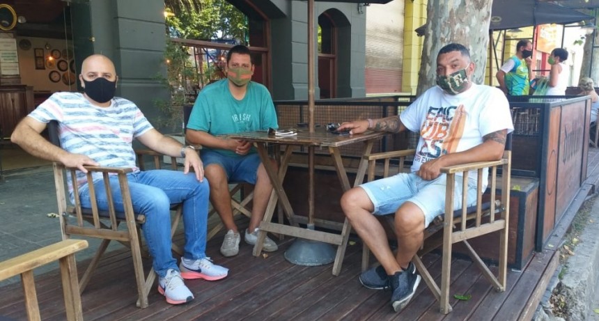 Remis YA, Remis C&oacute;rdoba y &lsquo;El &Aacute;ngel&rsquo; Remis convocaron al m&oacute;vil de FM10 para hablar sobre el aumento de tarifas