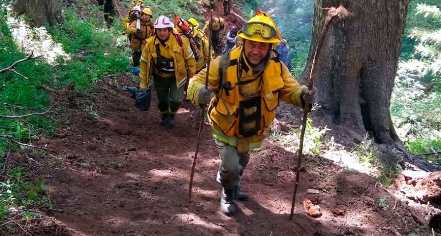 Franco Rojas habló con FM 10 desde Neuquén, donde participa como brigadista combatiendo los incendios en zonas de montaña