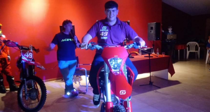 Fue presentada oficialmente la nueva moto de competición de Juan Pablo Ziarzolo, en FM 10 hablamos con Juan José  