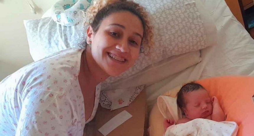 Visitamos a Shania López en el hospital Capredoni, para conocer el primer bebe del año, se llama Melody  y es hermosa