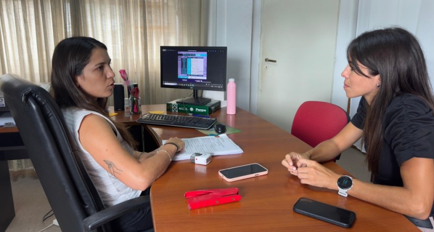 La Intendenta Interina María Laura Rodríguez, se reunió con la referente de la Oficina Municipal de Información al Consumidor (OMIC)