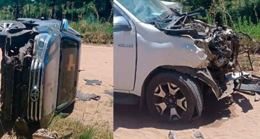 Fuerte impacto entre dos camionetas en el camino rural de la Escuela nº18
