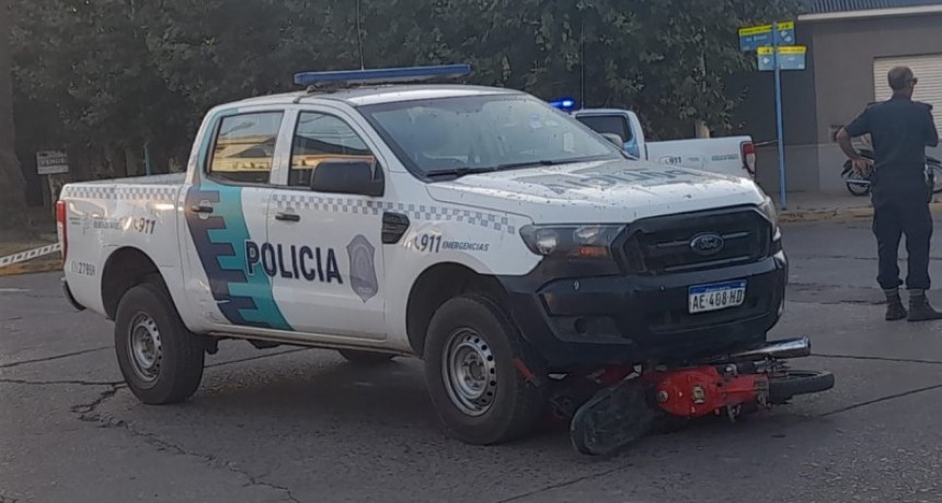 Colisión entre un móvil policial y una moto