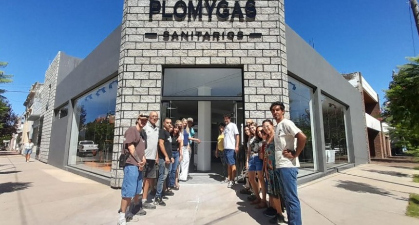 PLOMYGAS inauguró su nuevo local en Las Heras y Mitre, y FM 10 habló con los integrantes 