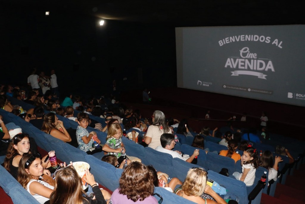 El Cine Avenida volvió a encender la pantalla