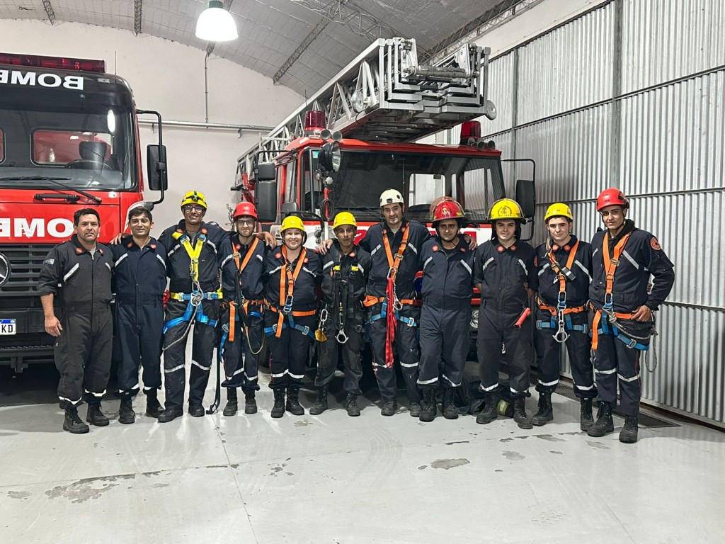 Bomberos Voluntarios de Bolívar: Convocaron a conferencia de prensa, para dar detalles del rescate de una persona, en alturas
