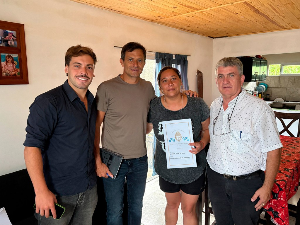 Bali entregó Escrituras y Bienes de Familia en Villa Diamante