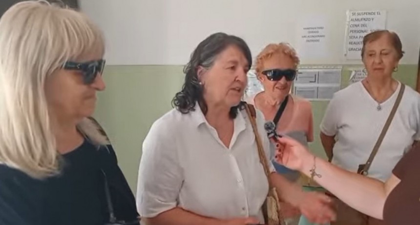 Cooperadora Casa Hogar Municipal: Miembros de la comisión, hicieron entrega de un TV 55 pulgadas para que disfruten los abuelos