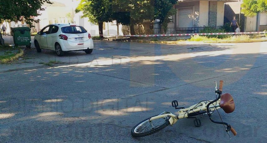 Una mujer cay&oacute; sobre la cinta asf&aacute;ltica al ser rozada accidentalmente por un veh&iacute;culo