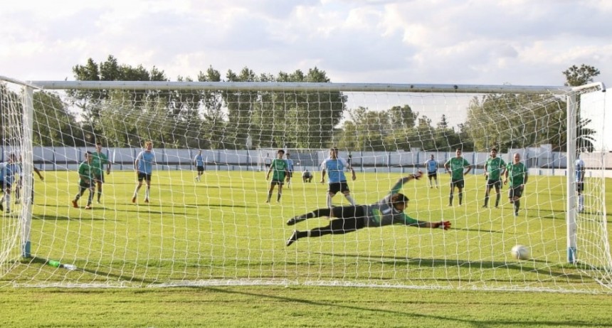 Bol&iacute;var clasificado a la ronda final, gole&oacute;, gan&oacute; y gust&oacute; en el Estadio Municipal. Se impuso por 5 goles a 1 ante Bella Vista