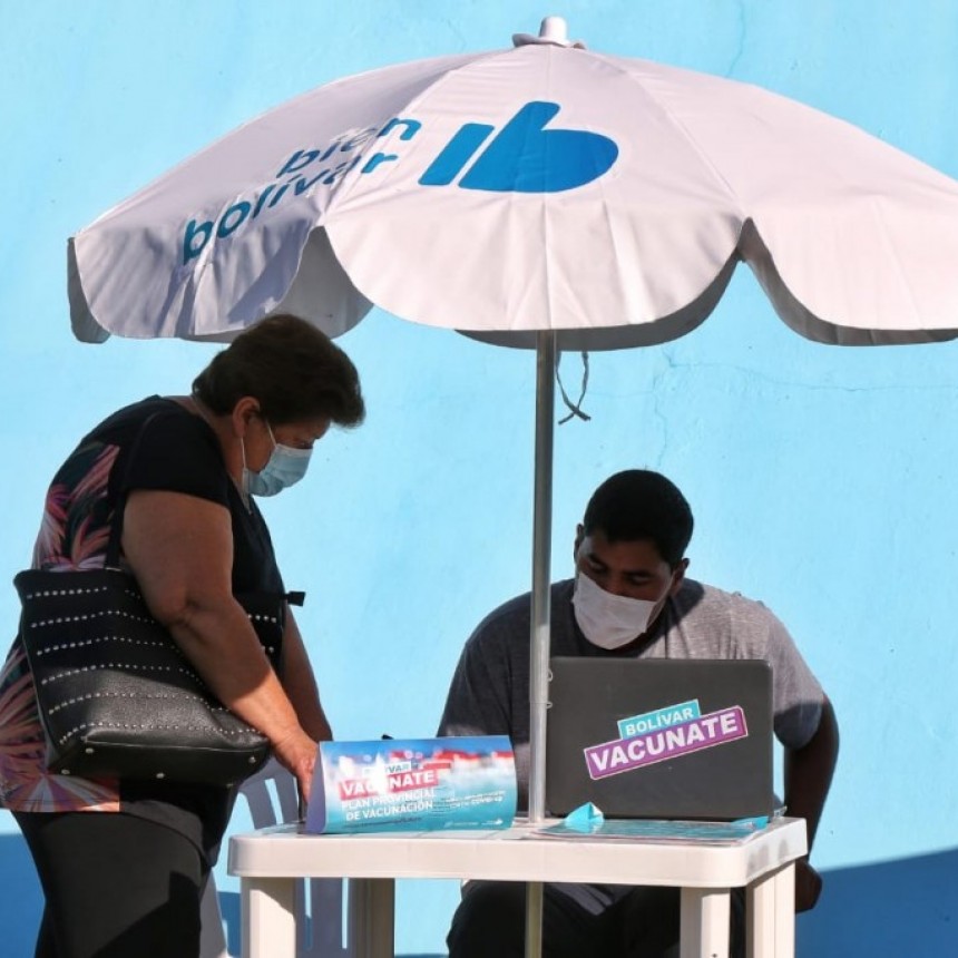 Vacunaci&oacute;n COVID19: Est&aacute; previsto que la primera jornada finalice a las 18 horas