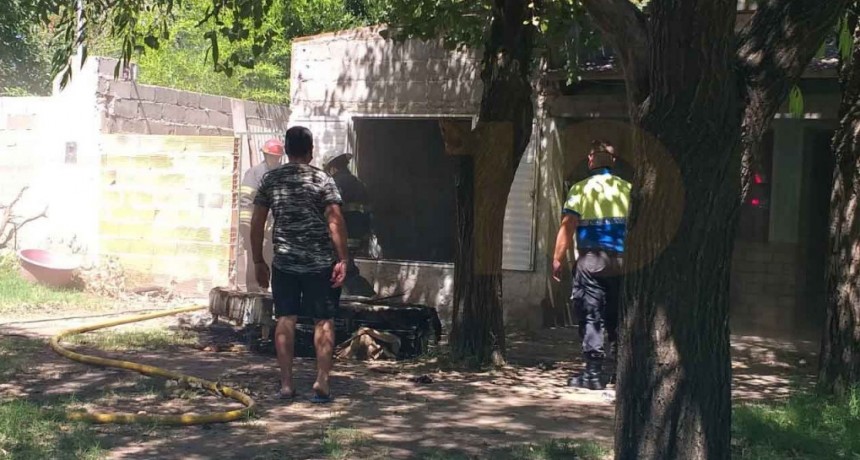 Se produjo el incendio en una vivienda de Barrio Mar&iacute;a del Carmen