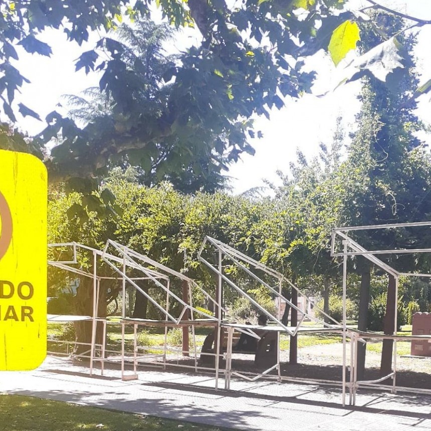 Comenzamos a pagar los costos de la extensi&oacute;n de horarios en nocturnidad, da&ntilde;aron las casetas de los artesanos en plaza Alsina