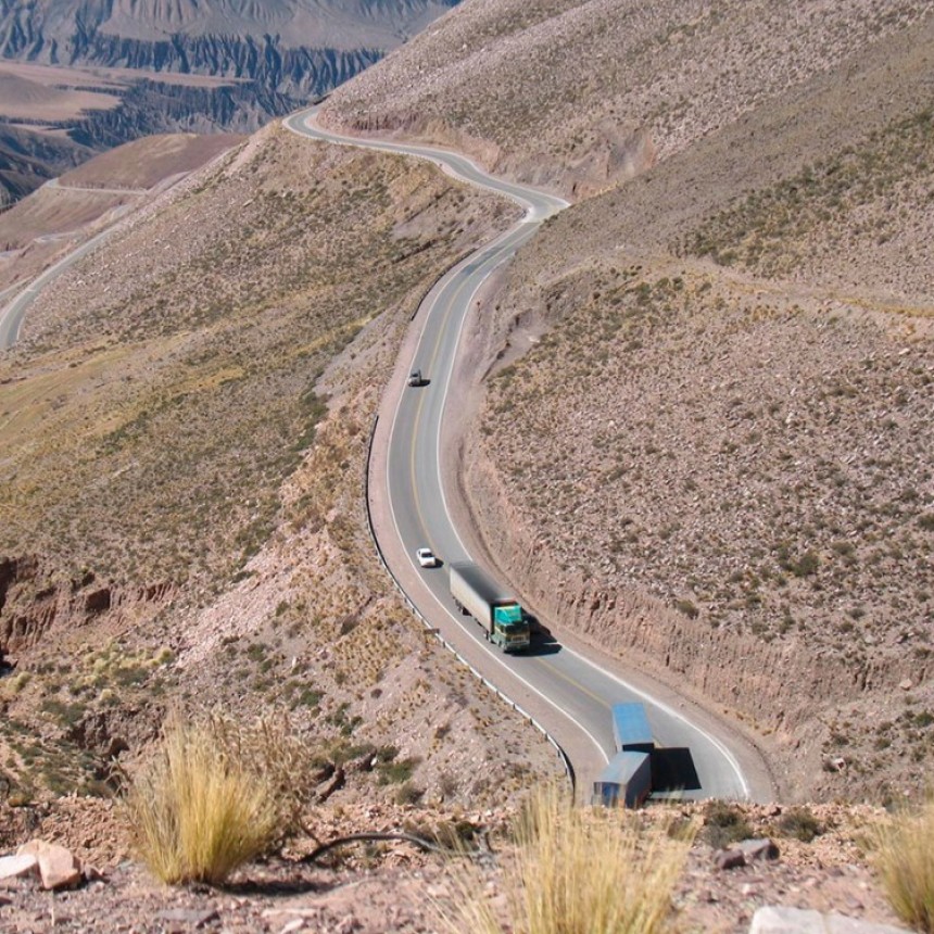Conducir seguro en la monta&ntilde;a, en curvas y pendientes, exige del conductor especial atenci&oacute;n