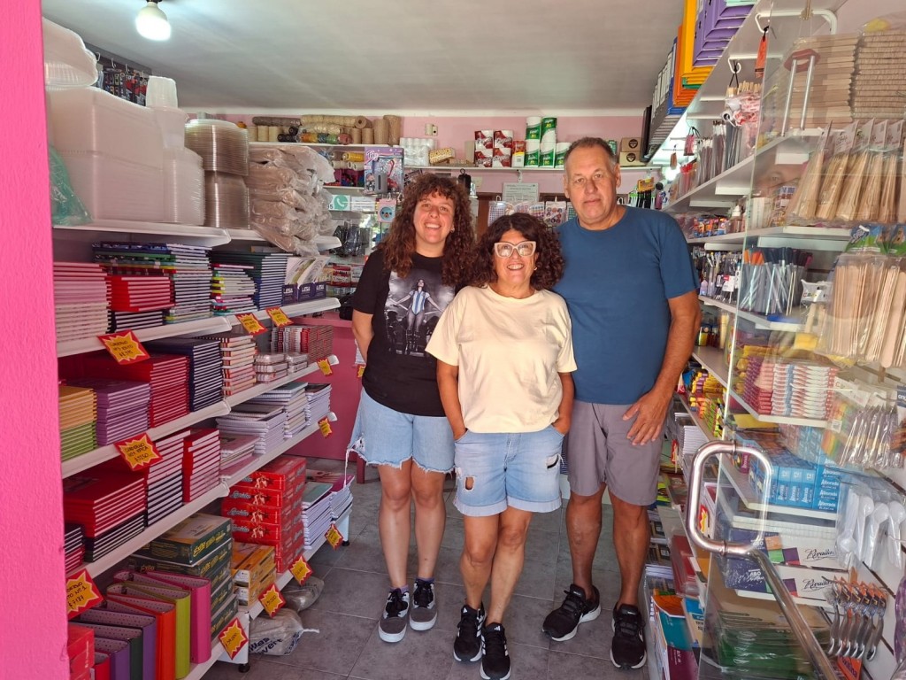 Librería Aquarela se prepara para la temporada escolar, y con FM 10 y el Canal de Noticias Multimedios Bolívar, visitamos el local