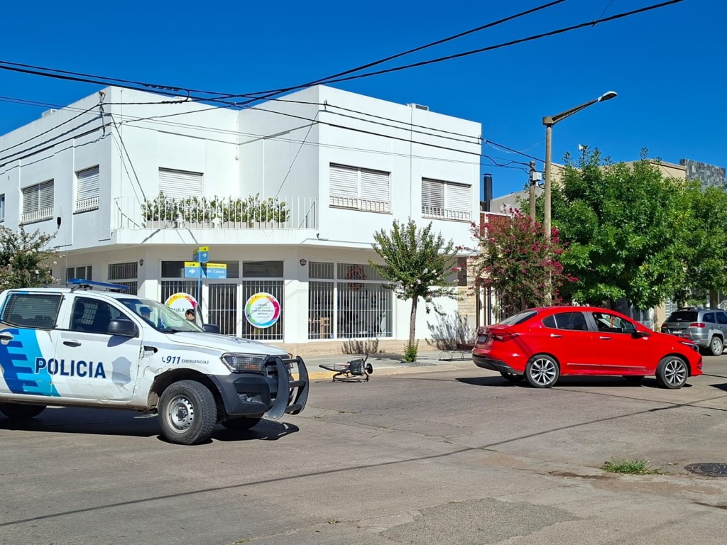 Una mujer fue hospitalizada tras una colisión 