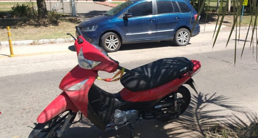 Un joven motociclista fue hospitalizado con golpes y excoriaciones leves a ra&iacute;z de un impacto