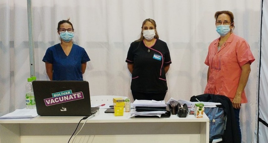 M&oacute;nica Pi&ntilde;el: &ldquo;Nosotras queremos vacunar, no nos importa no tener descanso y quedarnos varios d&iacute;as en este lugar de trabajo&rdquo;