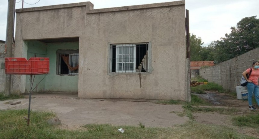 Este domingo: se registr&oacute; un incendio en una vivienda de barrio Las Lomitas