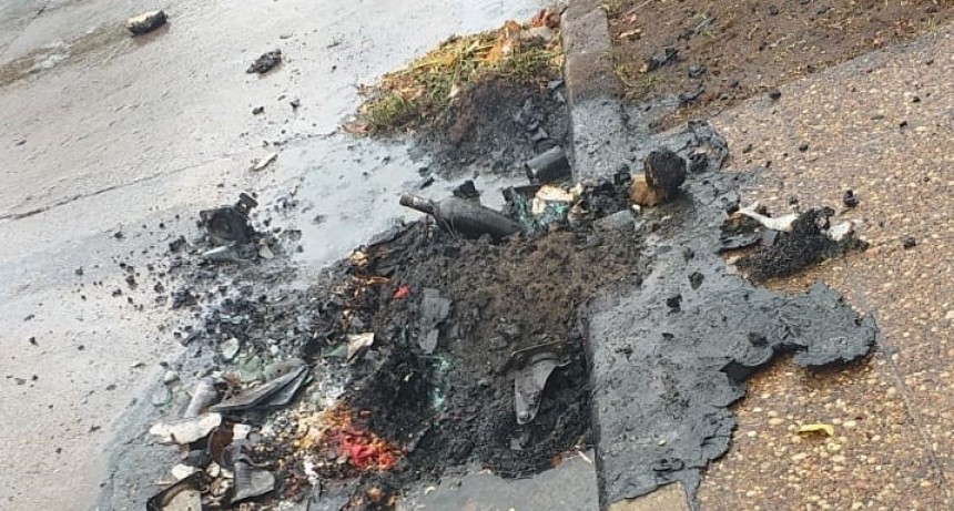 Vandalismo en la Ciudad: Incendiaron un contenedor de basura en calle Pellegrini y Las Heras
