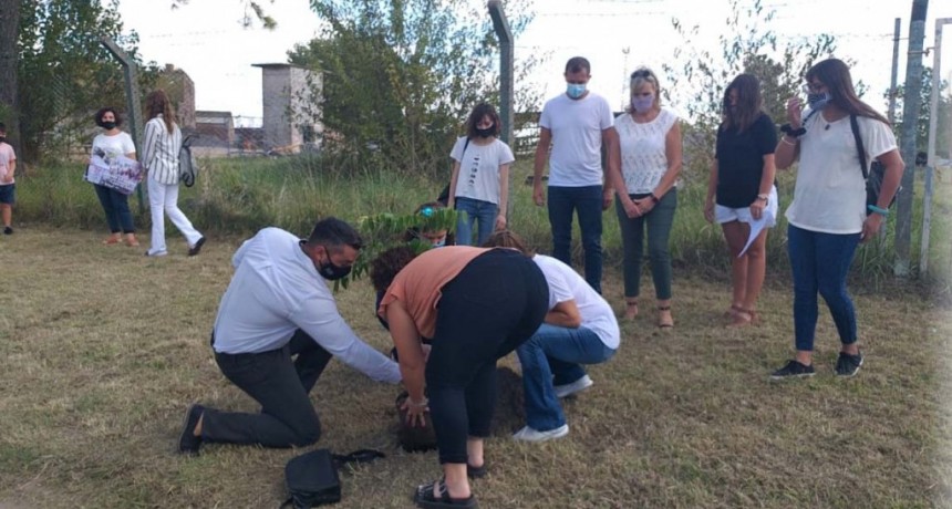 Plantamos Memoria: El Instituto Superior de Formaci&oacute;n Docente y T&eacute;cnica N&deg;27 se uni&oacute; a la campa&ntilde;a por el D&iacute;a de la Memoria, Verdad y Justicia