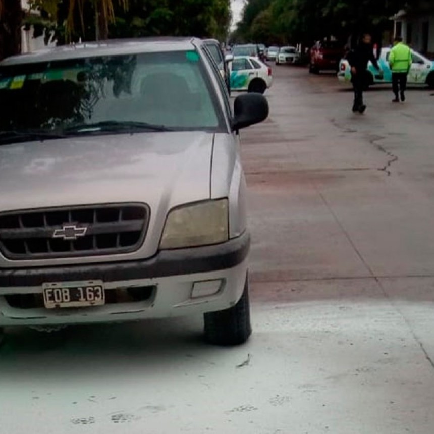 Los Bomberos Voluntarios asistieron al principio de incendio en una camioneta