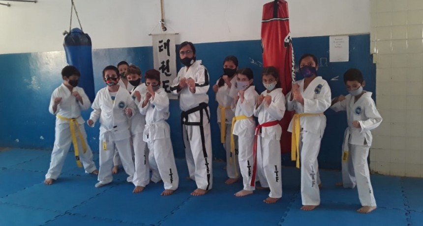 Jorge Ruiz con Taekwondo Bol&iacute;var retoman las clases