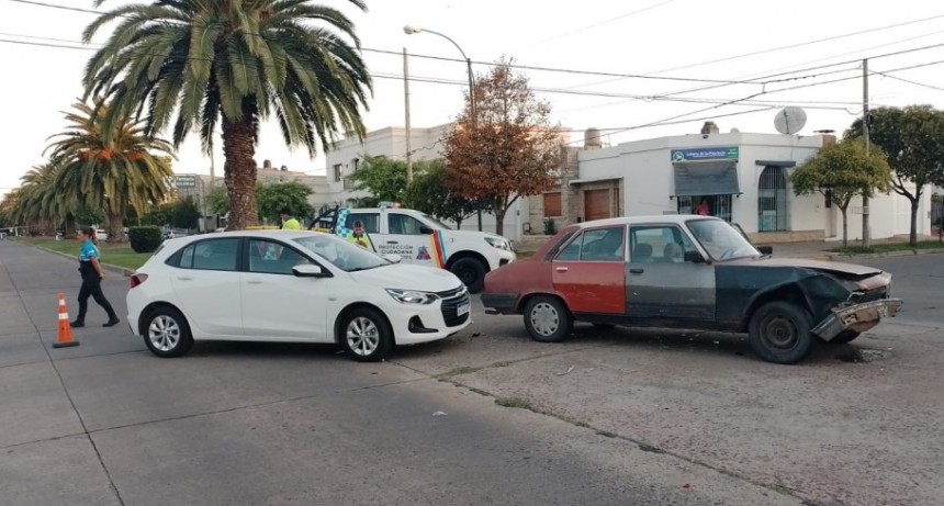 Impacto sin heridos en la esquina de Venezuela y Azcu&eacute;naga