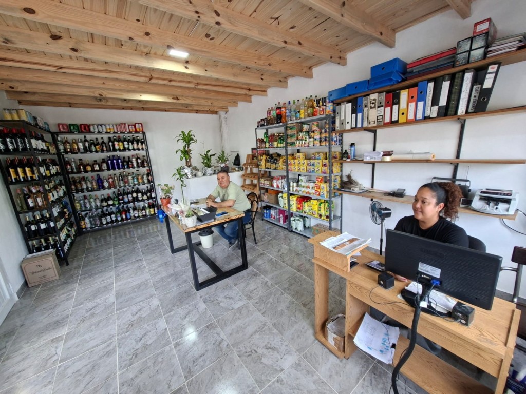 Distribuidora Los Amigos (Mayorista y Minorista de Bebidas) ya est&aacute; instalada en su nuevo dep&oacute;sito, oficinas y base operativa