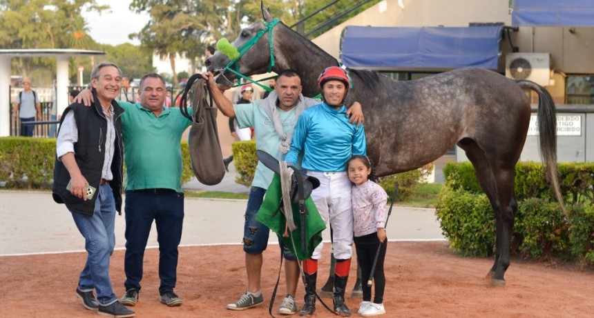Federico &Aacute;lvarez: &ldquo;El caballo ha corrido diez veces y tuvimos la suerte de ganar otra vez&rdquo; 