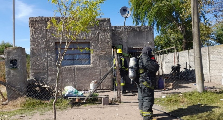 Principio de incendio en una vivienda de barrio Los Troncos, no hubo heridos